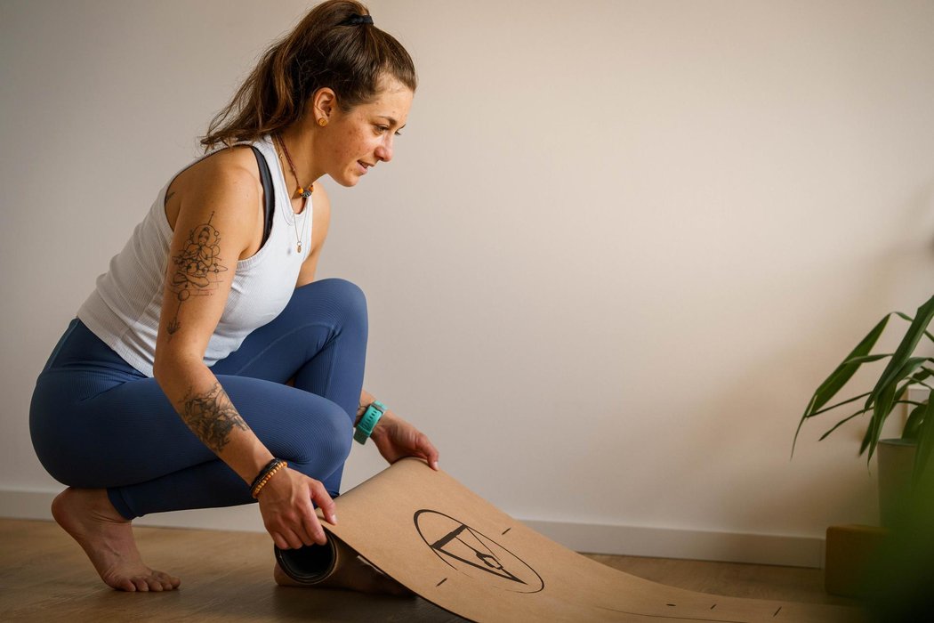 Franziska Braunhofer_2022 - 11 Nov - Franzi Yoga Pose -   Matte -204526