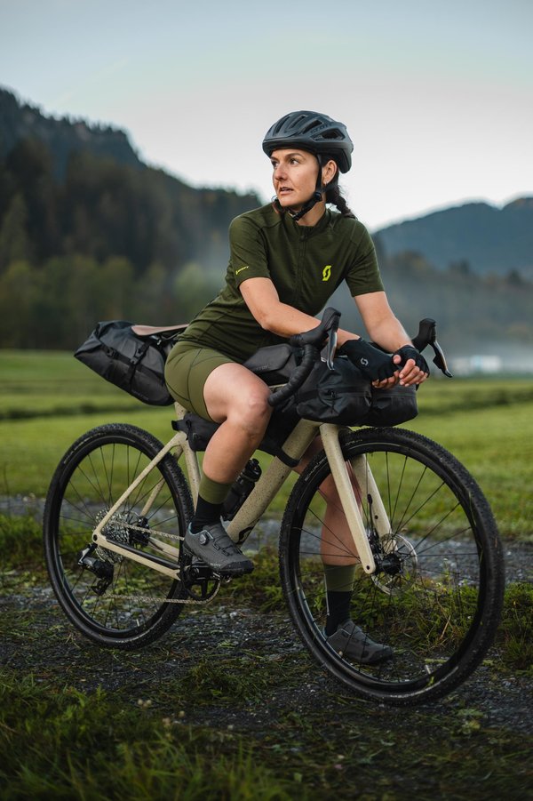 Sabine Schipflinger_ROAD&GRAVEL_SCOTT_BIKE_Photo_by_ThomasLauriks_HiRes_001097