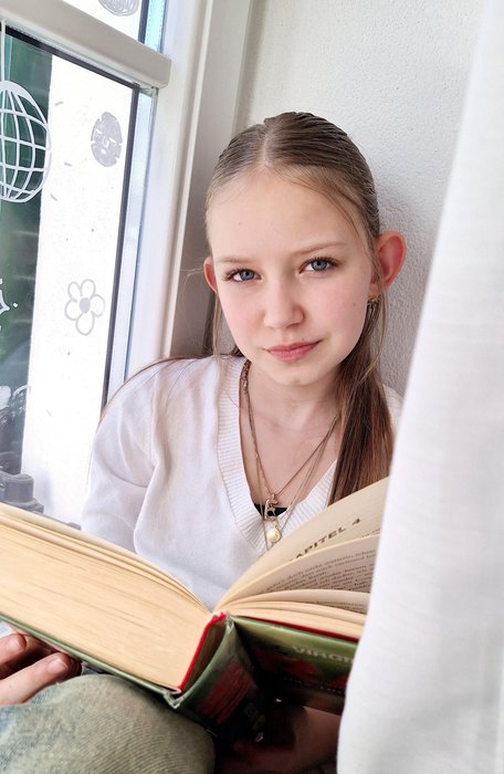 Emma Hofer_Emma Hofer 2025 - 01