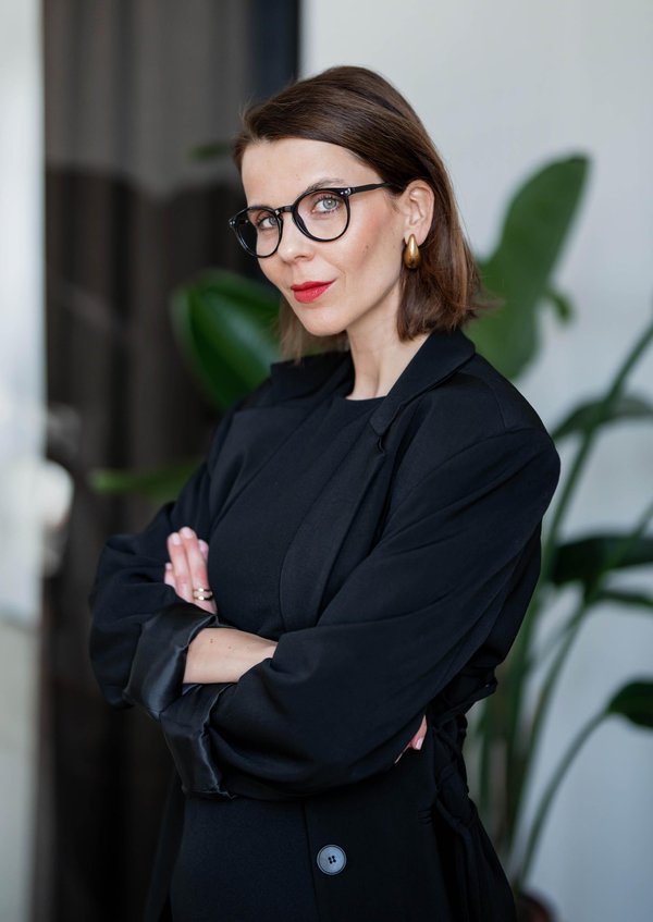 Franziska Hengst_Franziska Business Woman black Brille 2024 @Leandra Weber